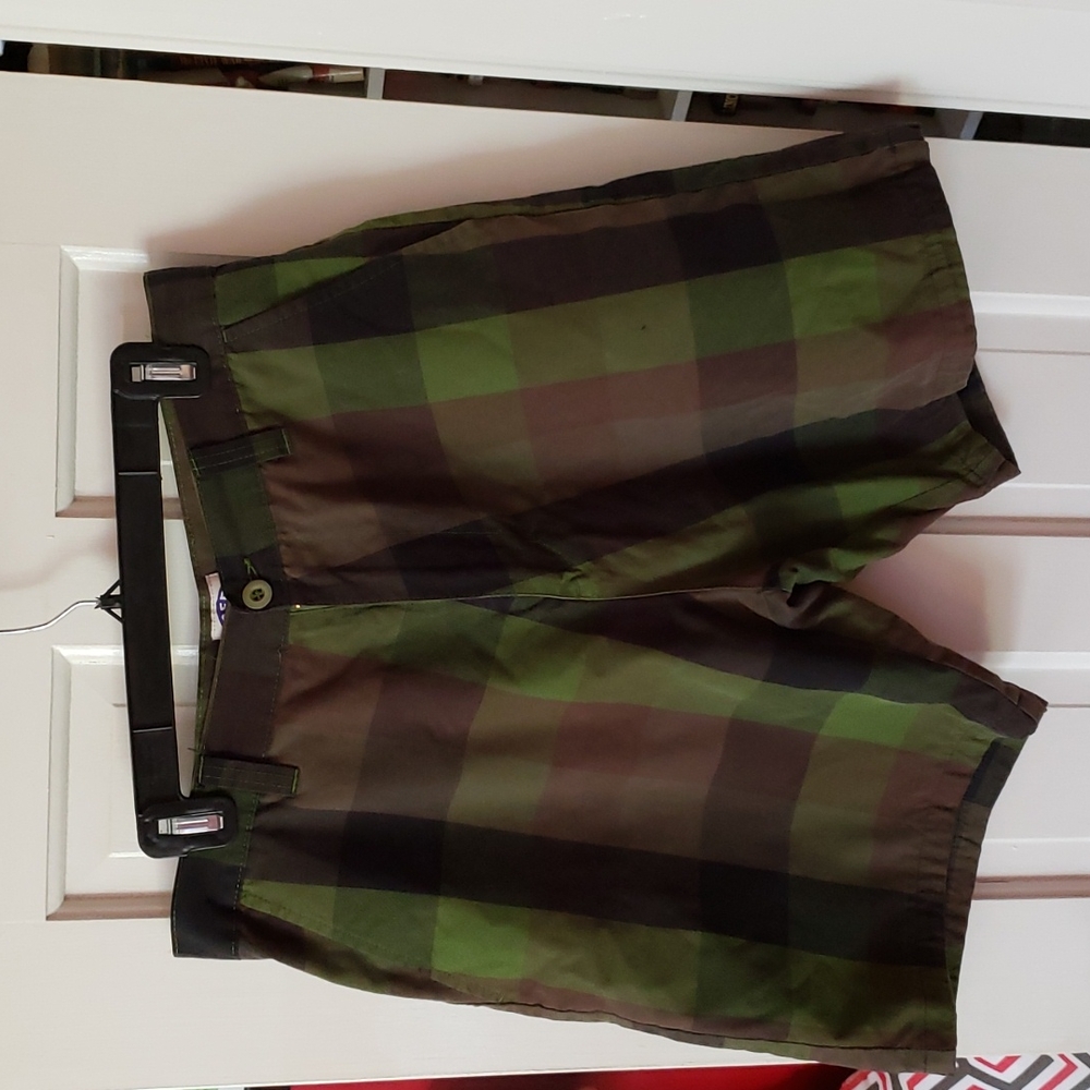 Red Snap green and black plaid shorts, size 32
